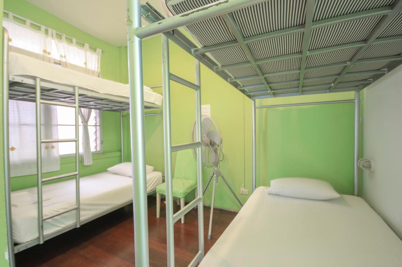 Oyo 1054 Phuket Backpacker Hostel Eksteriør billede