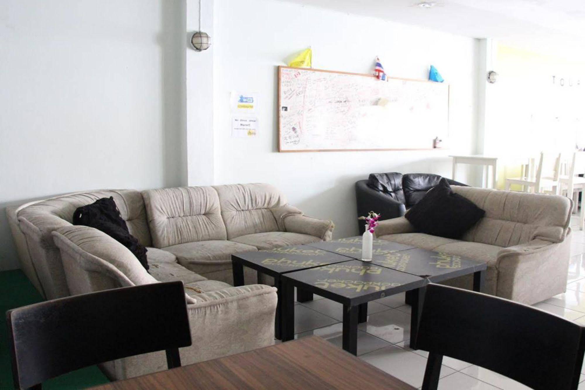 Oyo 1054 Phuket Backpacker Hostel Eksteriør billede