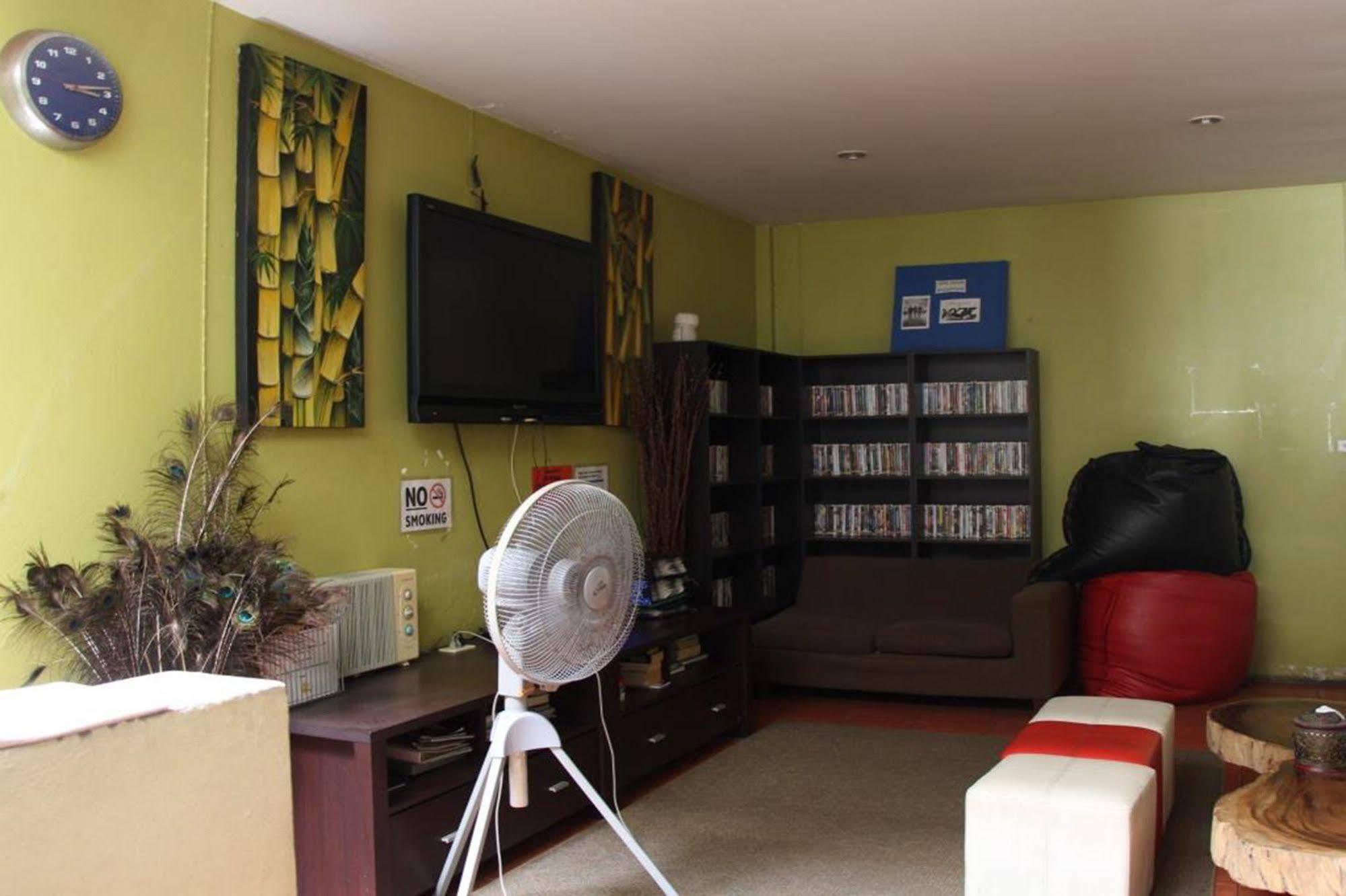 Oyo 1054 Phuket Backpacker Hostel Eksteriør billede