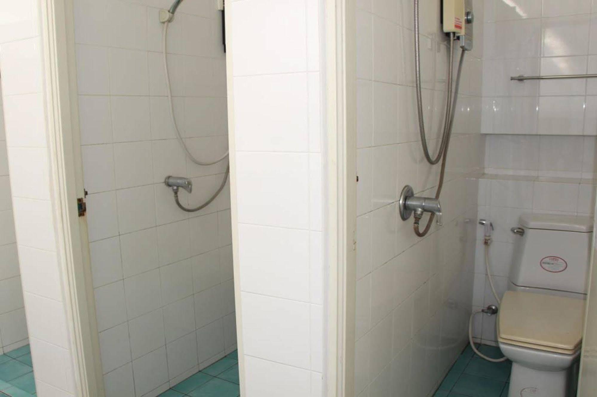 Oyo 1054 Phuket Backpacker Hostel Eksteriør billede
