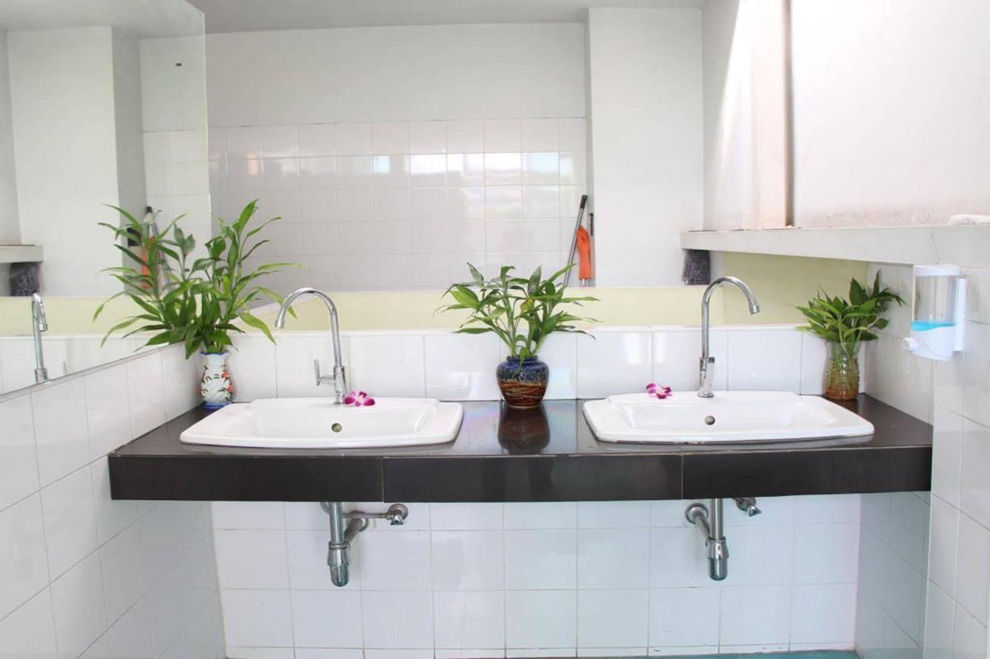 Oyo 1054 Phuket Backpacker Hostel Eksteriør billede