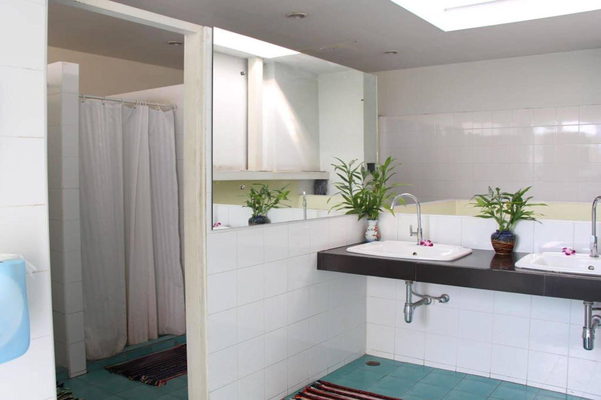 Oyo 1054 Phuket Backpacker Hostel Eksteriør billede